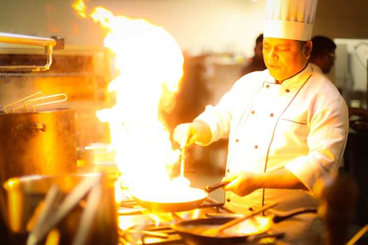 コックの帽子はなぜ長い?その理由をご紹介!