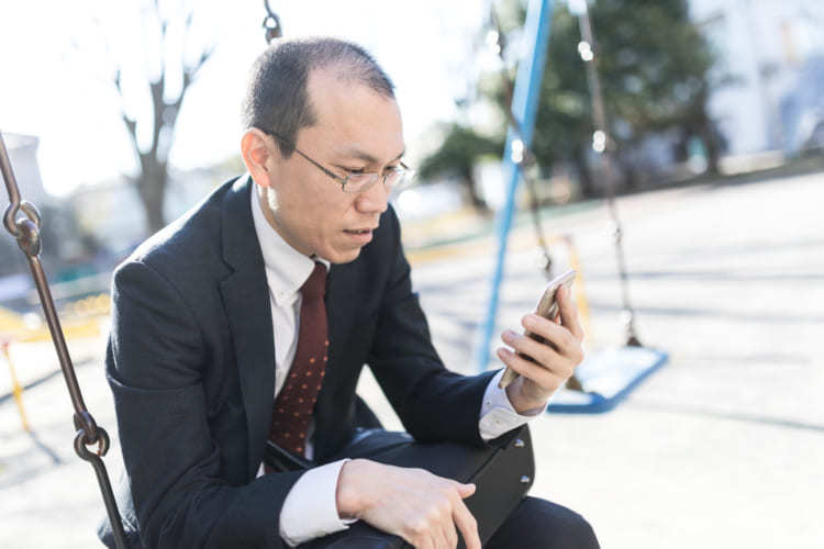 「すみません」と「すいません」正しいのはどっち?言葉の由来や用い方は?
