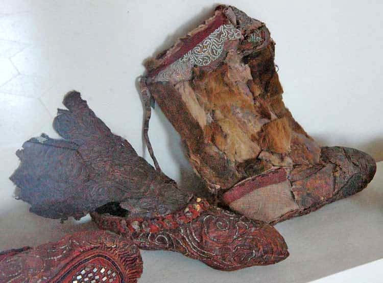 2300年前の「スキタイの赤いブーツ」、低温と密閉空間で保存状態が完璧