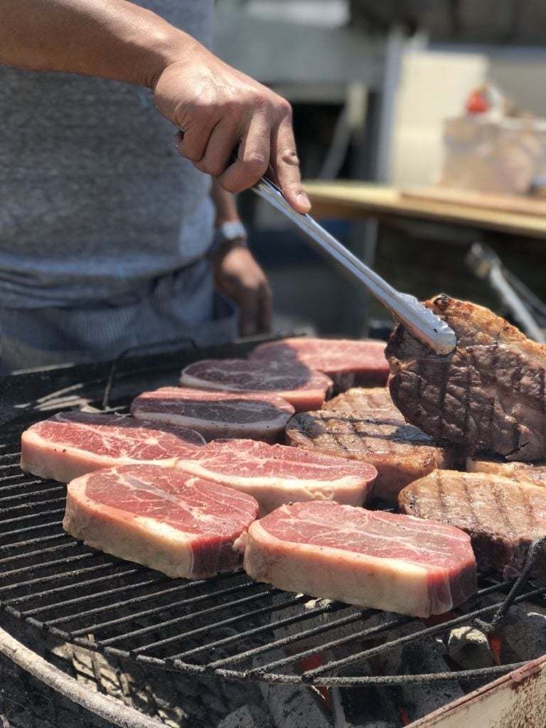 福岡市西区のカリフォルニアBBQビーチのプレミアムエリアがリニューアル！グランピング・エアストリームが登場！カリフォルニア・ピンクを基調としたオシャレな内装。室内からオーシャンビューを満喫！