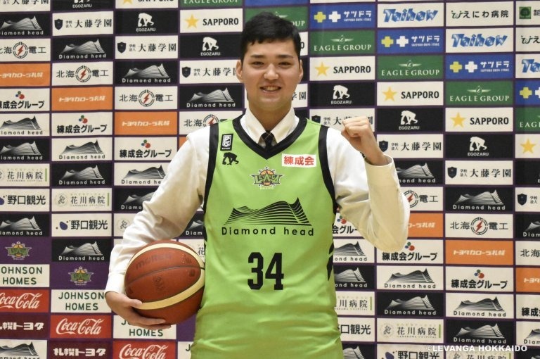 【Bリーグ】初のユース育成特別枠 北海道 内藤耀悠 背番号は#34「いち早くトップチームで活躍したい、日本代表や世界で戦える選手に」/佐古賢一HC、折茂武彦社長コメント