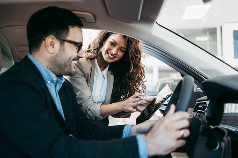 「『腐っても鯛』とは言うけれど」“安い新車”か“古くなった高級車”か…中古で高級車を買ったら後悔する？オーナーに直撃してみた