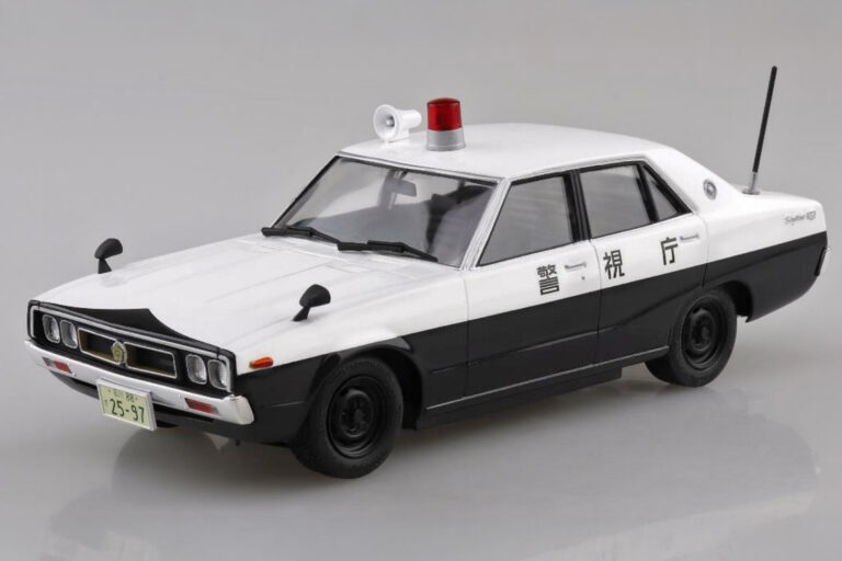 アオシマのプラモデルに懐かしのスカイランのパトカー2台が復活、4月に同時発売！