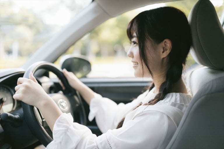 車間距離の詰め過ぎは違反だけど空け過ぎは問題ない？ 車間距離の考え方について考察