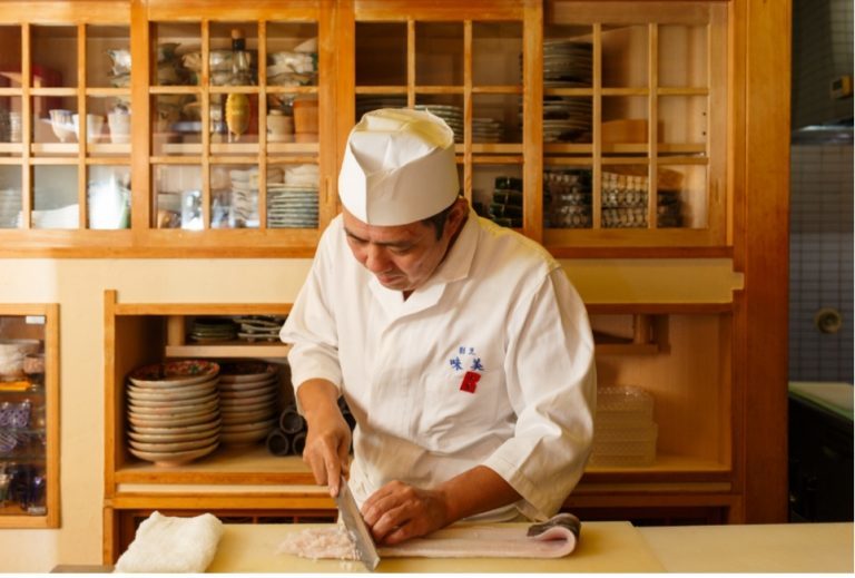 ミシュラン・星獲得！福岡中洲の名店「割烹味美」監修『天然真鯛 魚骨拉麺』全国へ