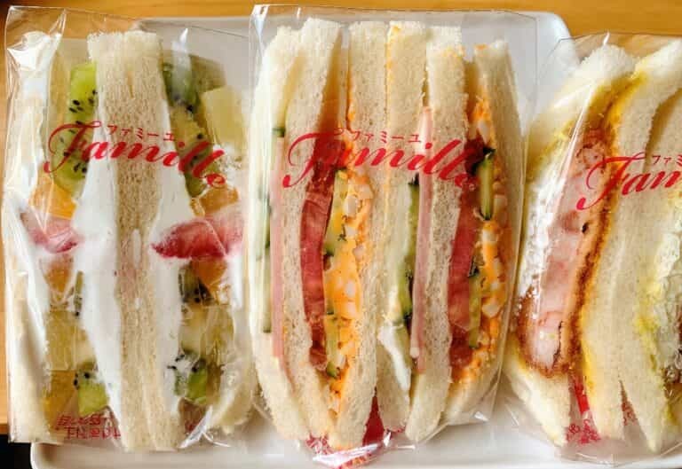 2月11日オープンした「ファミーユ39仁川店」の「ミックスサンド」など(仁川駅前ロータリー)【にしつーグルメ】