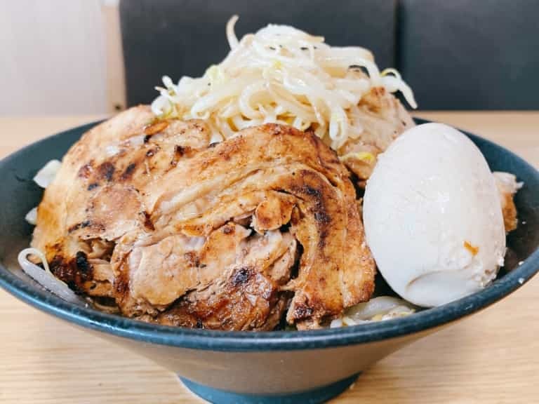 「麺家  徳」で盛り盛りの『スペシャルラーメン』をテイクアウト（甲子園口ほんわか商店街）【にしつーグルメ】