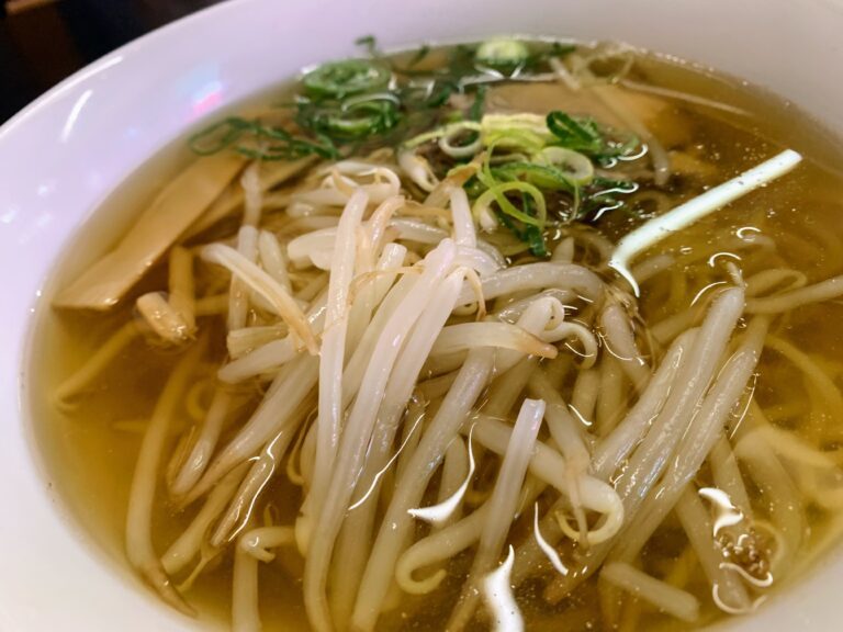 「お手軽中華 桃の木」の『ラーメンとミニ炒飯のサービスセット』（臨港線）【にしつーグルメ】