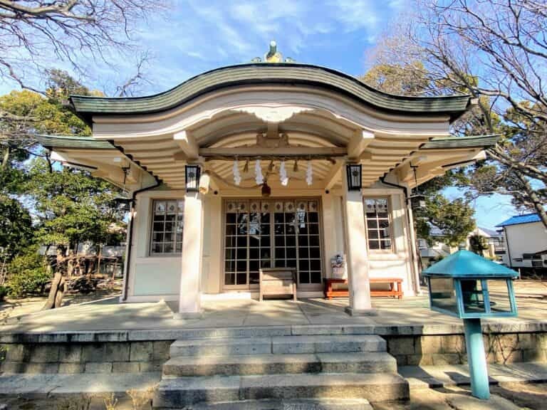 小曽根町「白山姫神社」は ほんのり洋館風な神社