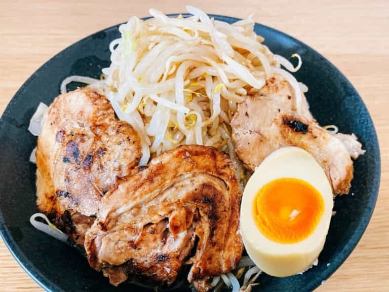 「麺家  徳」で盛り盛りの『スペシャルラーメン』をテイクアウト（甲子園口ほんわか商店街）【にしつーグルメ】