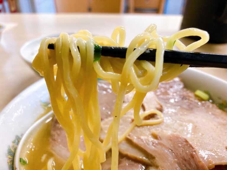 ラーメン屋「ほうれんそう」の『チャーシュー麺とライス』（西宮北インターちかく）【にしつーグルメ】