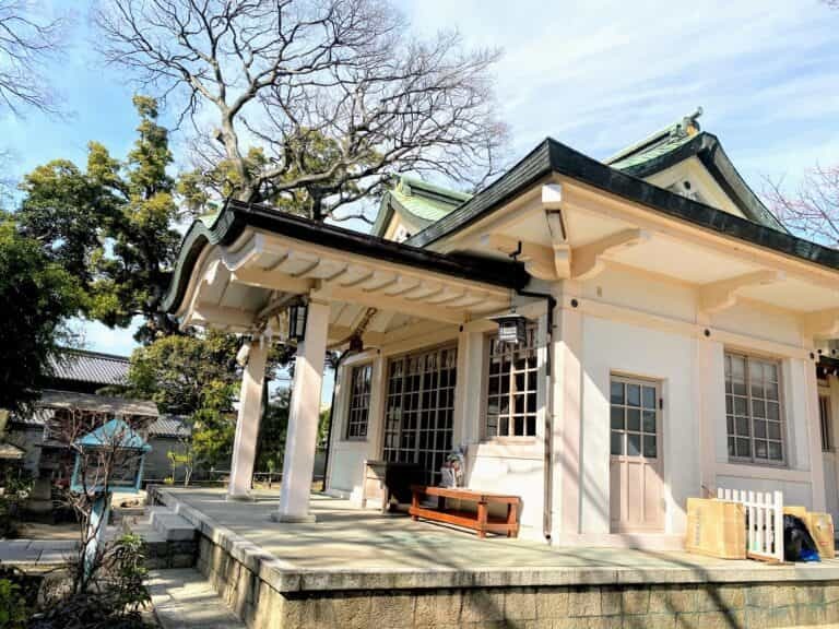 小曽根町「白山姫神社」は ほんのり洋館風な神社