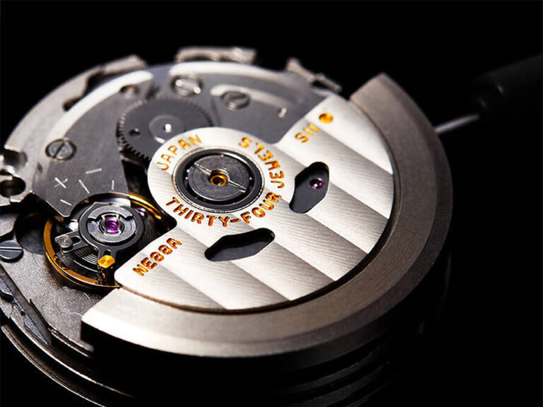 【国産機械式クロノグラフが12万円!?】「ノット」の最新オールブラックモデルの詳細をチェック！