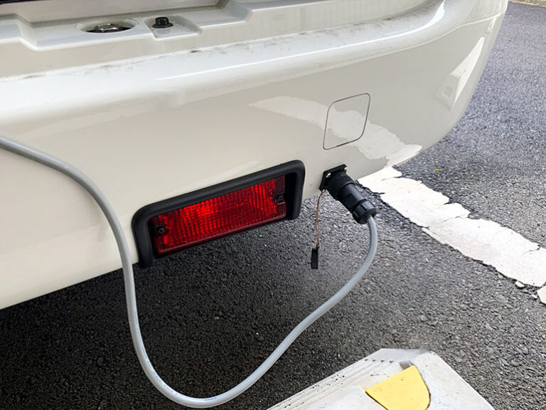 実体験でわかった!DIYでハイエースに外部電源取り込み口を付ける方法
