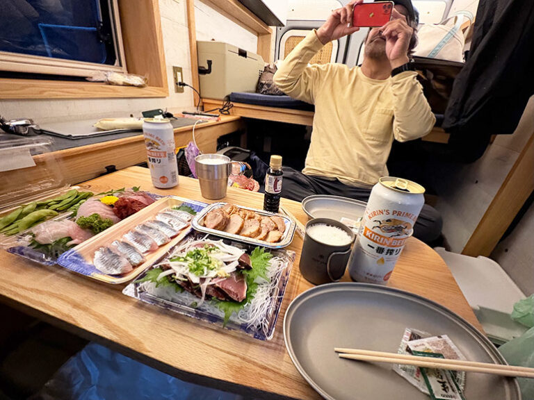ハイエースより広いバンで旅をした！VANLIFEのリアルな使い心地