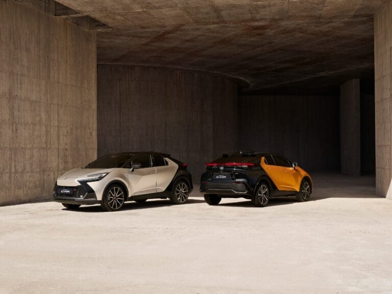 欧州トヨタが新型『C-HR』初公開!街中に“溶け込まない”クセつよデザイン採用