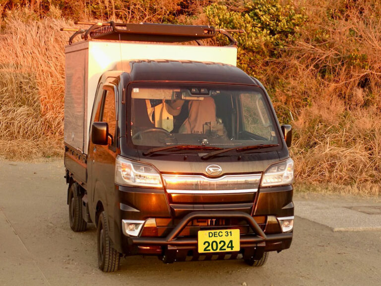 車中泊仕様の軽トラにしし狩バンパーを取り付けた