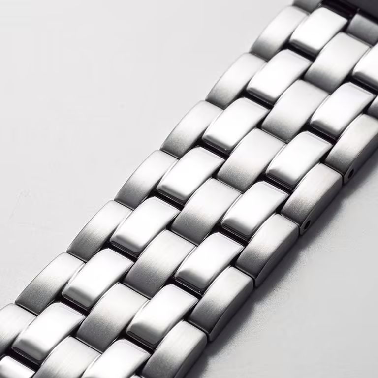 国内最大手の時計ベルトメーカー”バンビ”。人気のプレミアムクロコに爽やかな新色が登場!