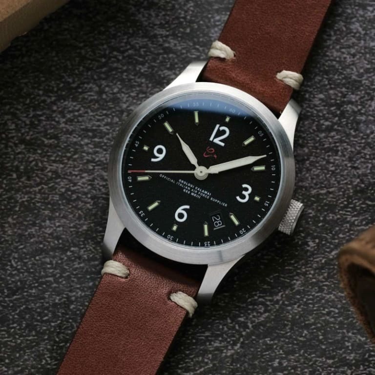 【男らしさに磨きをかけるイタリア発のパイロットクロノ】“オロロジー・カラマイ(OROLOGI CALAMAI)”に注目