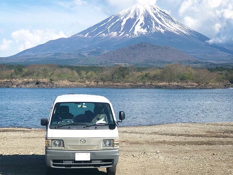 車中泊で快適に過ごす！「車内の狭さ」を解消する5つのアイデア