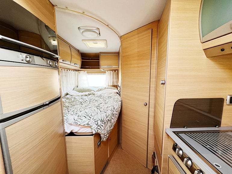 【キャンピングカーでヨーロッパ一周】準備期間4年!日本を旅立ちイタリアで中古キャンピングカー購入!