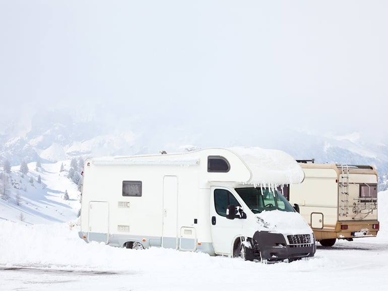 積雪！燃料凍結？一酸化炭素中毒！冬もキャンピングカーを楽しむための知識と備え！