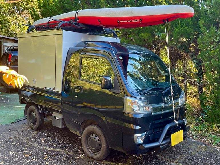車中泊仕様の軽トラにしし狩バンパーを取り付けた