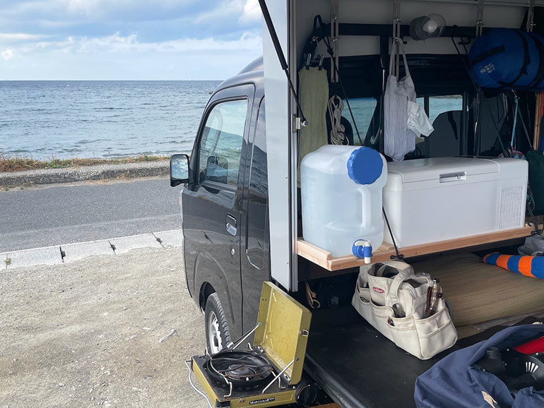 軽トラの荷台に身近なあの家具を置いてみたら利便性が飛躍的にアップした!