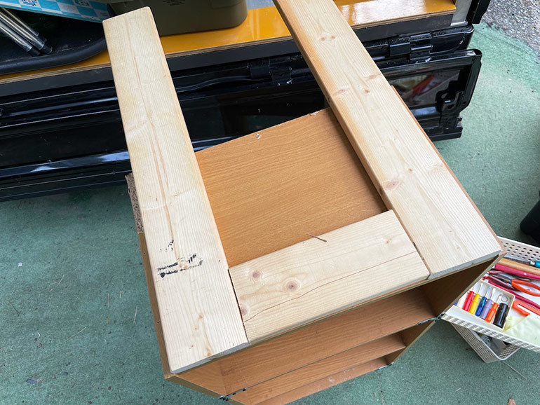 軽トラの荷台に身近なあの家具を置いてみたら利便性が飛躍的にアップした!