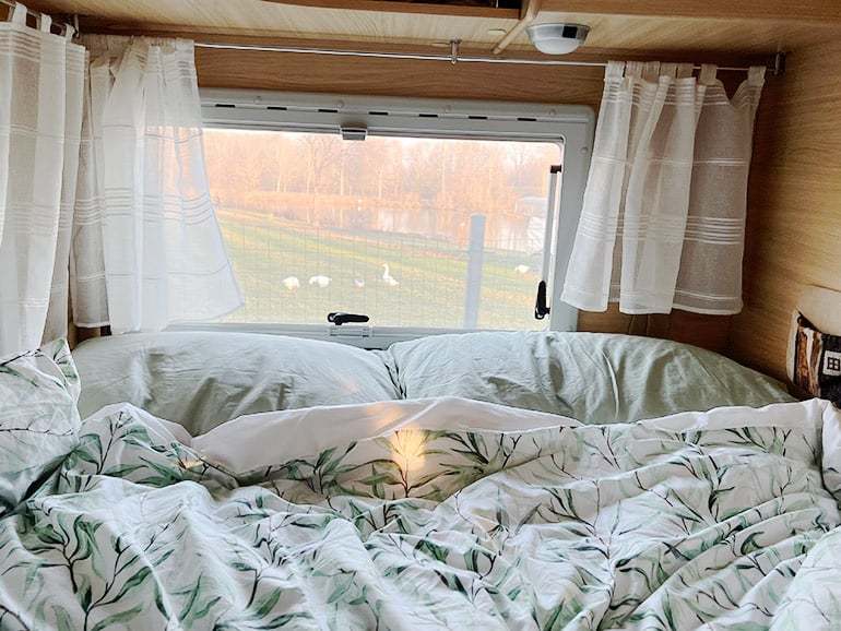 【キャンピングカーでヨーロッパ一周】準備期間4年!日本を旅立ちイタリアで中古キャンピングカー購入!