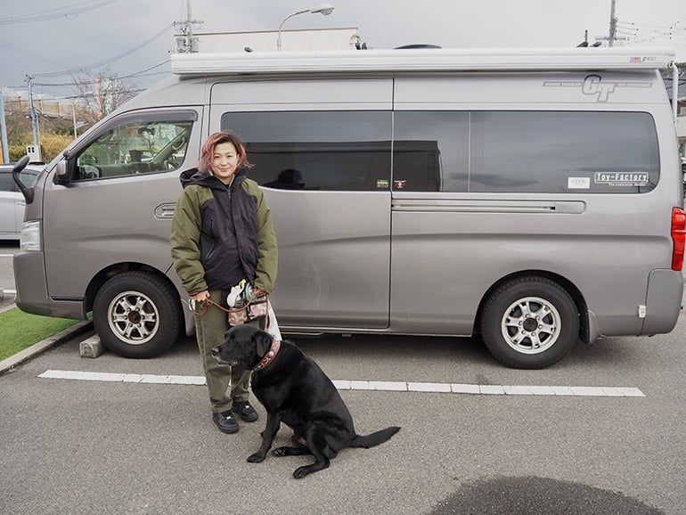 大型犬もバンコンで車中泊できるか、小中型犬までか？実際に乗せて比較してみた！