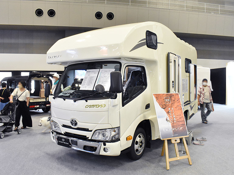 やっぱり定番レイアウトがいい?!装備を減らして価格を抑えた本格キャンピングカー!5名就寝! バンテック CORDE BUNKS S