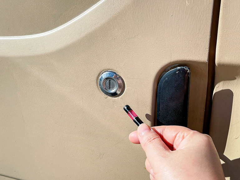 不快な「バチバチ」を回避する！おすすめの「静電気防止グッズ」と対処方法