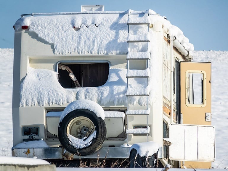 積雪！燃料凍結？一酸化炭素中毒！冬もキャンピングカーを楽しむための知識と備え！