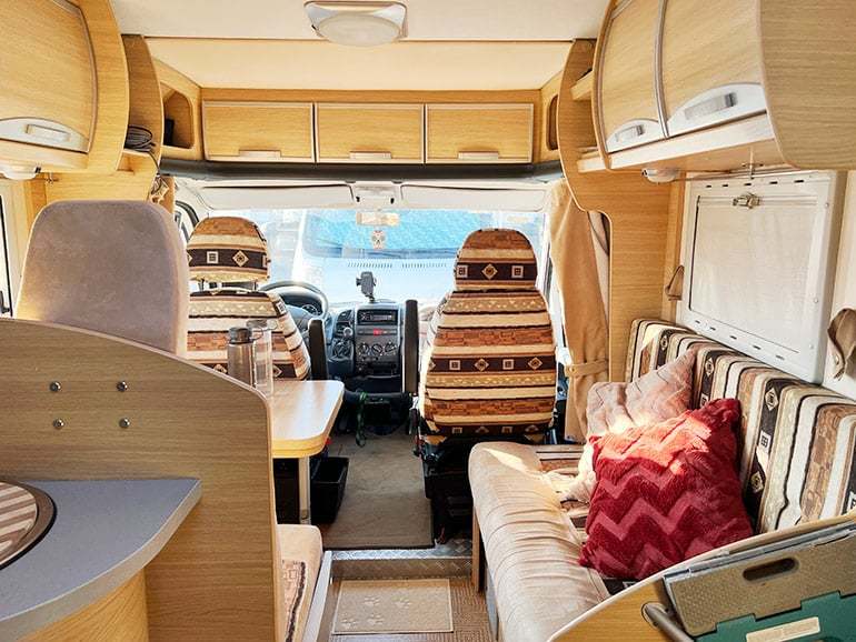 【キャンピングカーでヨーロッパ一周】準備期間4年!日本を旅立ちイタリアで中古キャンピングカー購入!