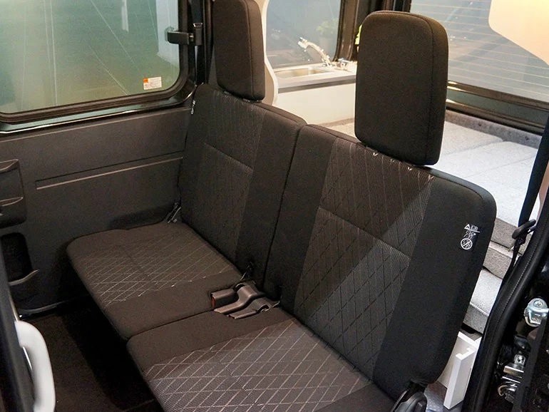 新作！人気の軽キャンピングカーに新型アトレーベースが登場！大人の上質空間を実現！岡モータース ミニチュアクルーズATRAI