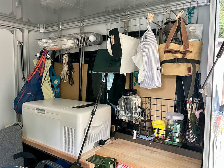 軽トラの荷台に身近なあの家具を置いてみたら利便性が飛躍的にアップした!