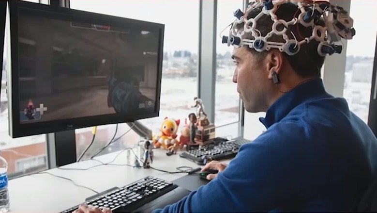 「脳波を読み取るVRヘッドセット」が開発中　ゲーム体験は新時代へ突入する