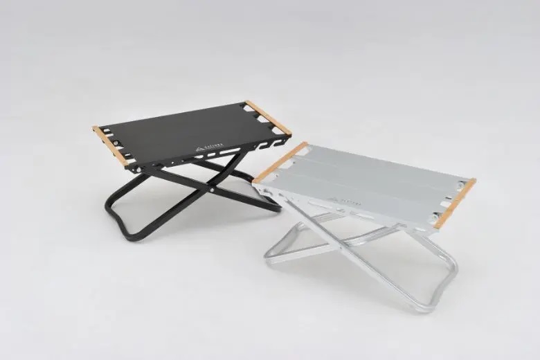 キャンプ好きライダー理想のテーブル ヘンビギ製シートバッグにジャストサイズ