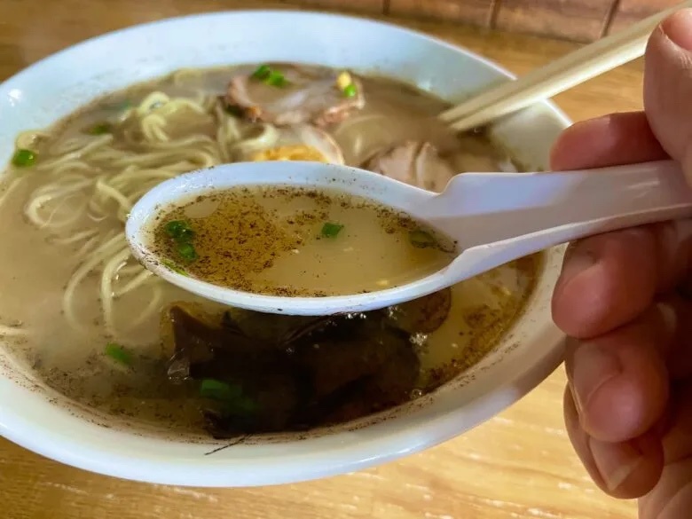 【玉名郡和水町】敢えてヴィジュアル系ラーメン屋と呼ぼう！昭和生まれにぶっ刺さるヴィジュアルの「恵比寿ラーメン」で和む