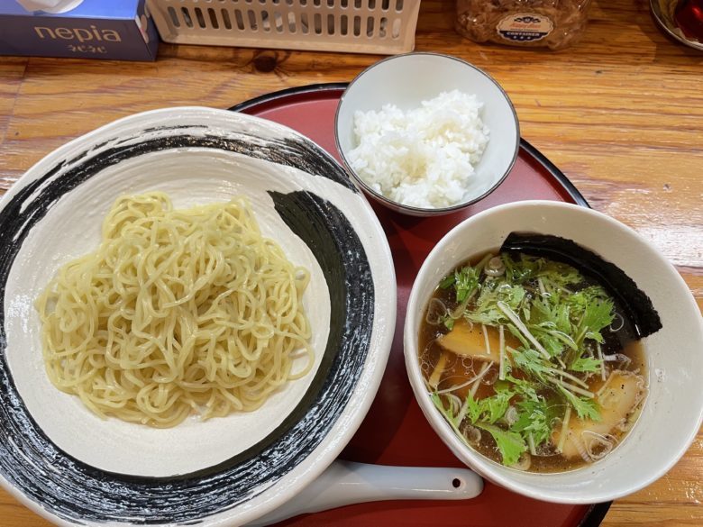 【熊本市北区】ゆめタウン光の森とほぼ同級生！武蔵ヶ丘に20年「魚介らーめん武蔵」のつけ麺を鰹節モリモリで食べてきた！