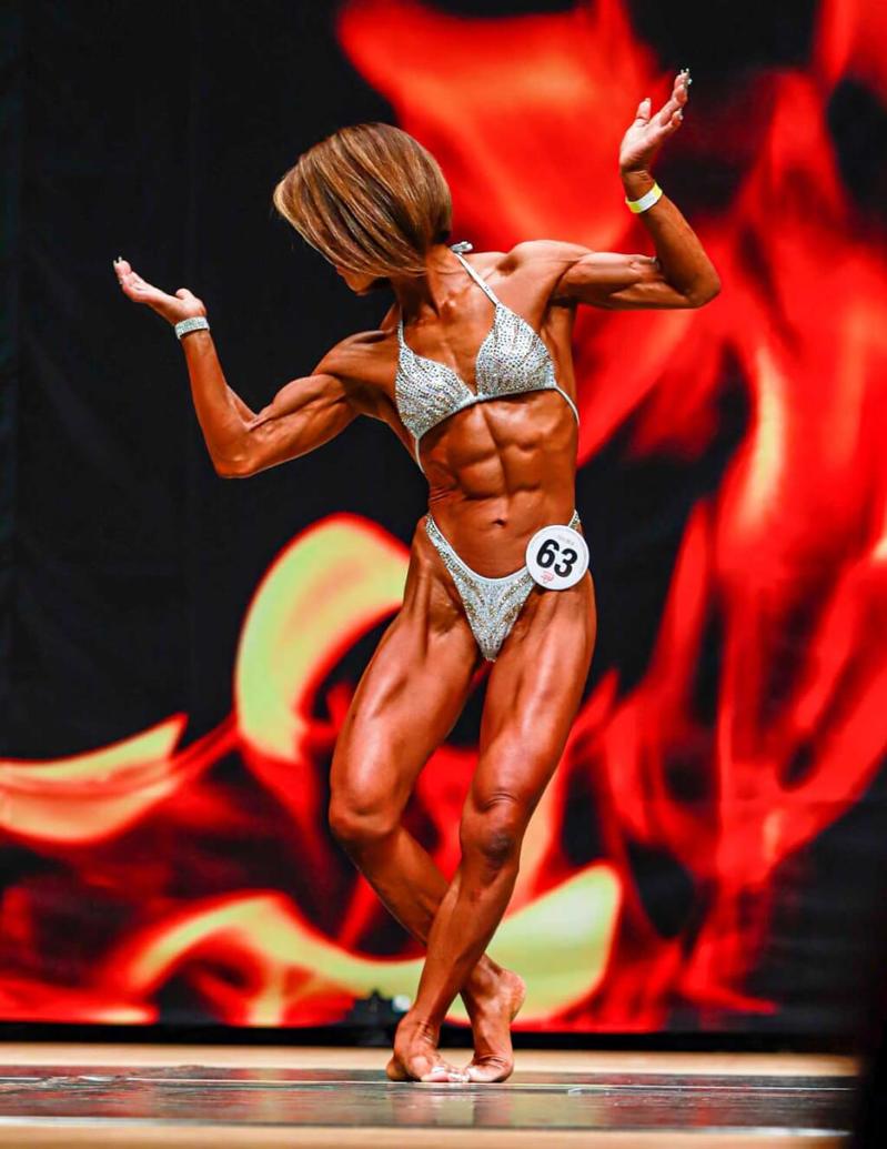 女性の腹筋もここまで割れる!男子もビックリ!腹筋女子5選