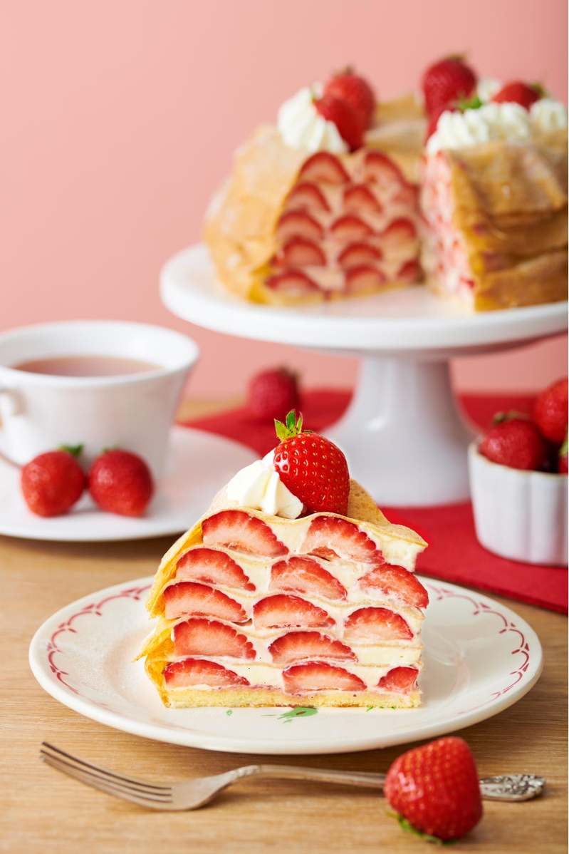 【Afternoon Tea LOVE&TABLE】ふんわり桜が香る新作のミルクレープや、“あまおう”をふんだんに重ねた「苺のミルクレープ」など発売