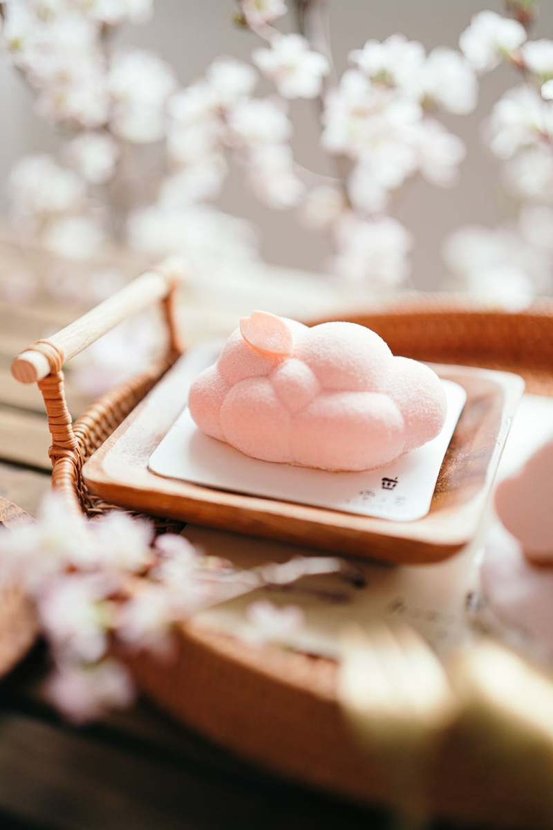 【SNSで話題の「雲ノ茶カフェ」が、苺と桜をテーマにした新作スイーツを販売開始】桜の季節を迎え、多くの観光客が訪れる京都で店舗ごとに春色スイーツが期間限定で登場