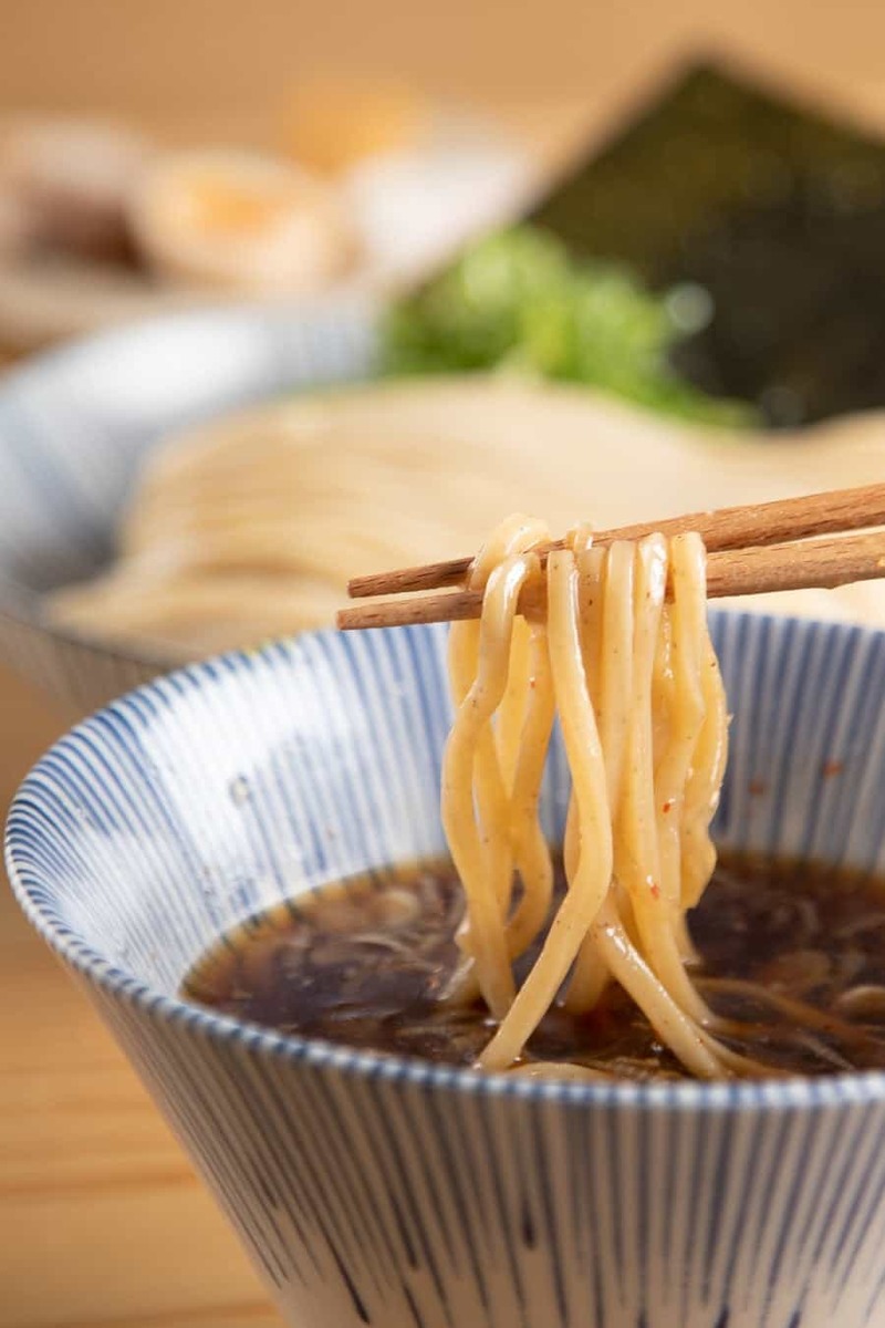 蕎麦屋は物足りないと言わせない！ボリューム満点の「蕎麦屋のつけ麺」がじねんじょ庵から登場！