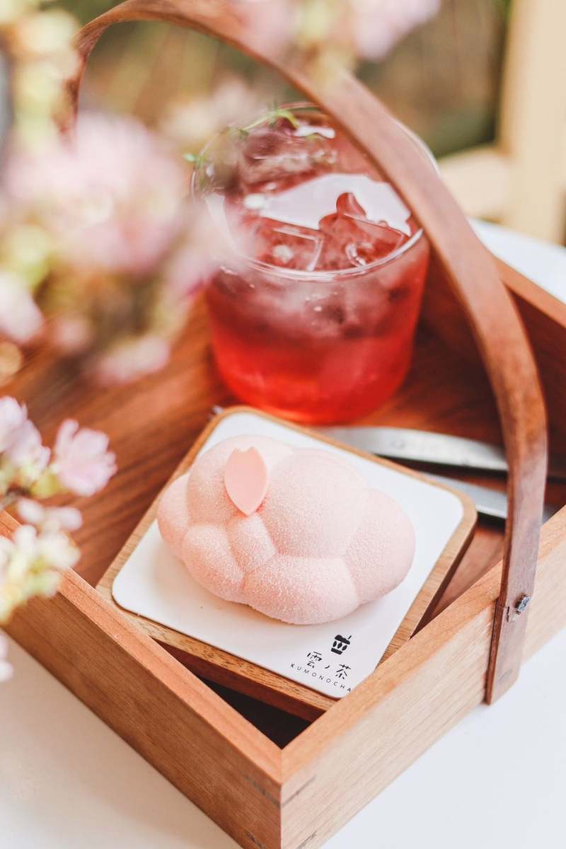 【SNSで話題の「雲ノ茶カフェ」が、苺と桜をテーマにした新作スイーツを販売開始】桜の季節を迎え、多くの観光客が訪れる京都で店舗ごとに春色スイーツが期間限定で登場