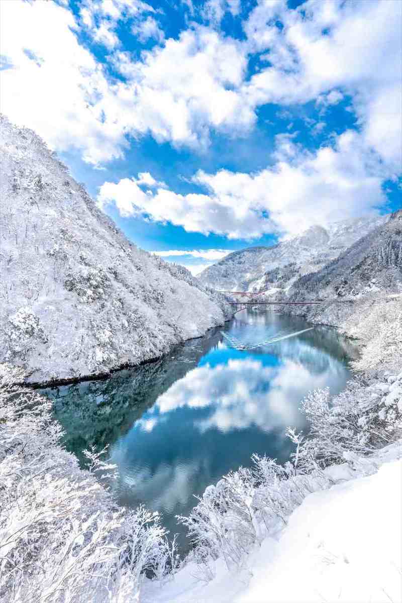 富山県の秘境で撮影された冬景色が絶景だと話題に！「ファンタジーの世界に紛れ込んじゃった」「夢のような景色」