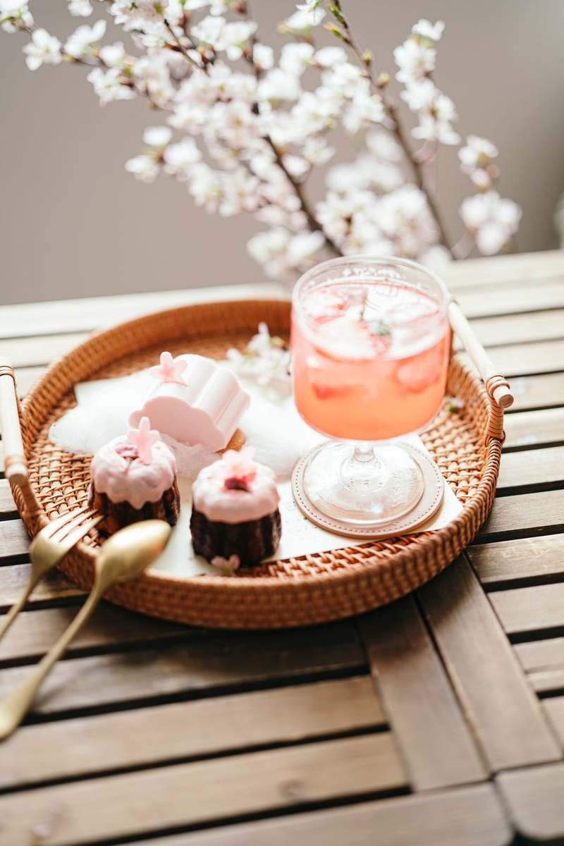 【SNSで話題の「雲ノ茶カフェ」が、苺と桜をテーマにした新作スイーツを販売開始】桜の季節を迎え、多くの観光客が訪れる京都で店舗ごとに春色スイーツが期間限定で登場