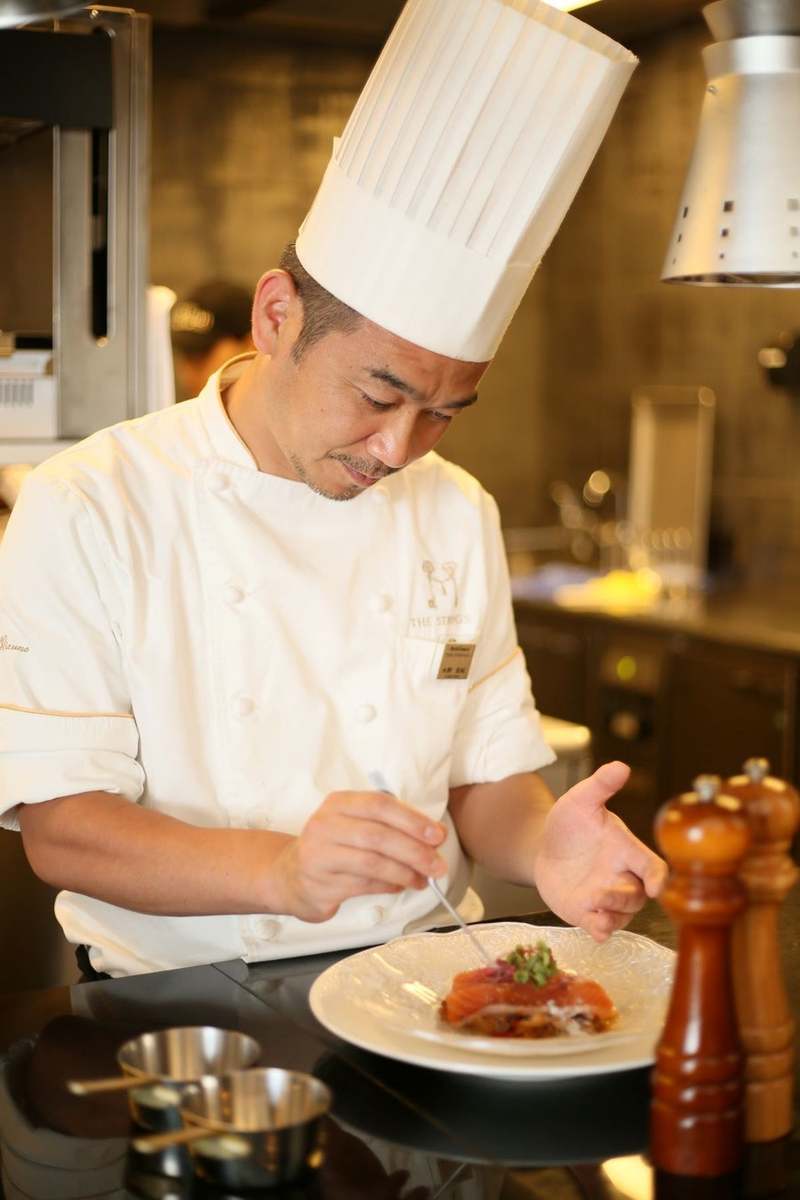 レモンとメロンを使用したスイーツ8種と、総料理長監修のセイボリー&軽食6種の充実ラインナップ!「グラマシーアフタヌーンティー~Spring Collection~」新発売