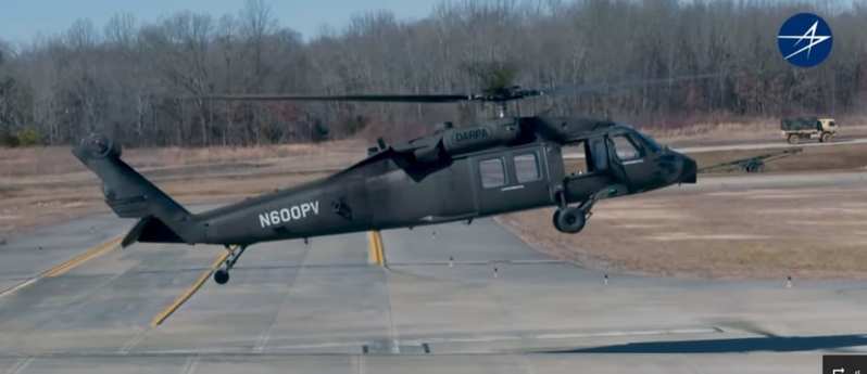 軍用ヘリ「ブラックホーク」が完全無人の自律飛行に成功！